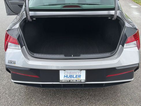 Used 2025 Hyundai Elantra SEL FWD image 10