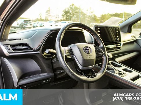 Used 2022 Toyota Sienna XSE image 24