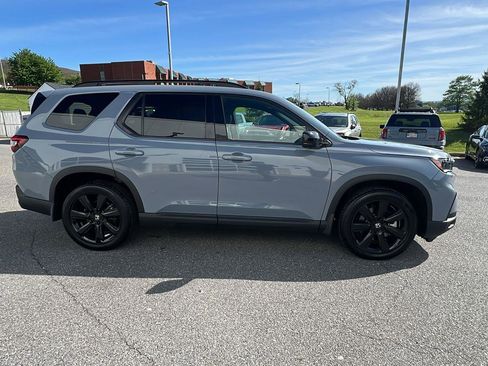 Certified 2025 Honda Pilot Black Edition image 3