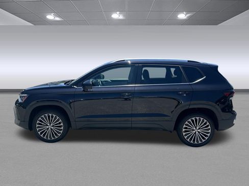 Used 2025 Volkswagen Taos SE FWD image 6