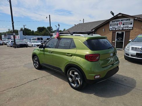 Used 2023 Hyundai Venue SEL image 2