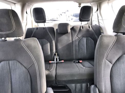 Used 2023 Chrysler Voyager LX image 22