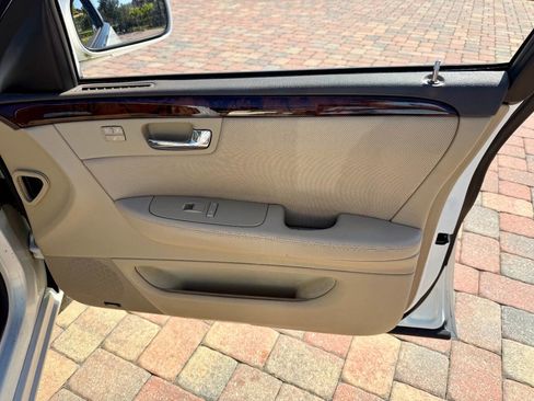 Used 2006 Cadillac DTS Luxury III 4dr Sedan image 19