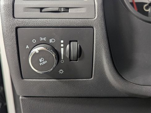 Used 2014 Dodge Challenger R/T image 13