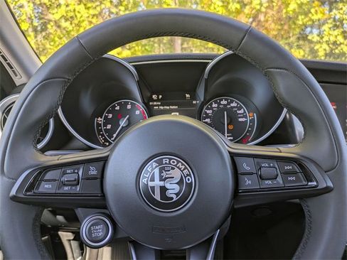 Used 2021 Alfa Romeo Giulia Ti image 13