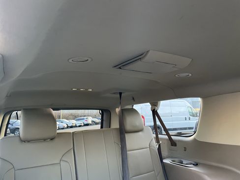 Used 2020 Chevrolet Suburban LT image 25
