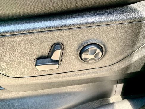 Used 2021 RAM 1500 Big Horn RWD image 45