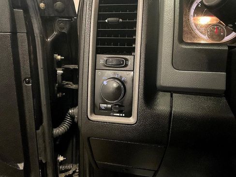 Used 2017 RAM 2500 Tradesman w/ Chrome Appearance Group image 21