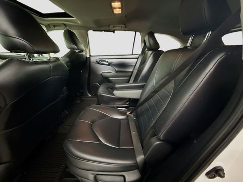 Certified 2024 Toyota Highlander XLE image 15