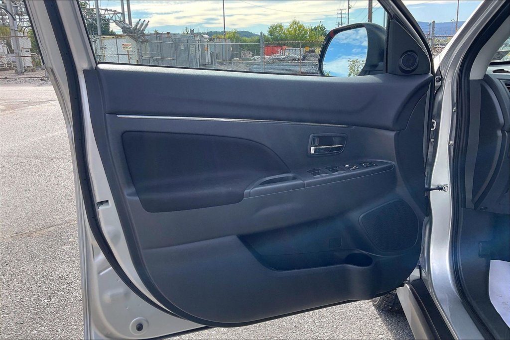 Used 2025 Mitsubishi Outlander Sport ES AWD/4WD image 21