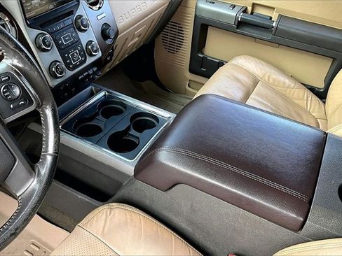 Used 2014 Ford F250 Lariat w/ Lariat Interior Package image 15