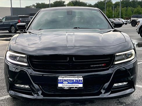 Used 2015 Dodge Charger SXT w/ Driver Confidence Group RWD image 2