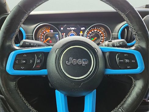 Used 2019 Jeep Wrangler Unlimited Sahara w/ Cold Weather Group AWD/4WD image 24