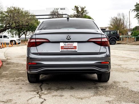 Used 2023 Volkswagen Jetta SE image 6