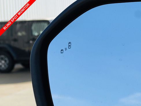 Used 2023 Ford Explorer XLT w/ Equipment Group 202A image 11