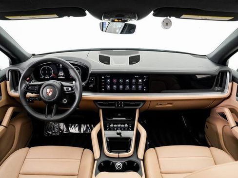 Certified 2025 Porsche Cayenne image 21