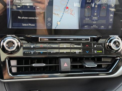 Used 2022 Toyota Highlander Platinum AWD/4WD image 19