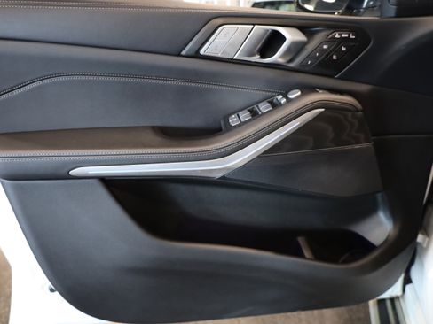 Used 2022 BMW X7 xDrive40i w/ M Sport Package image 14