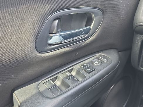 Used 2018 Honda HR-V LX image 11
