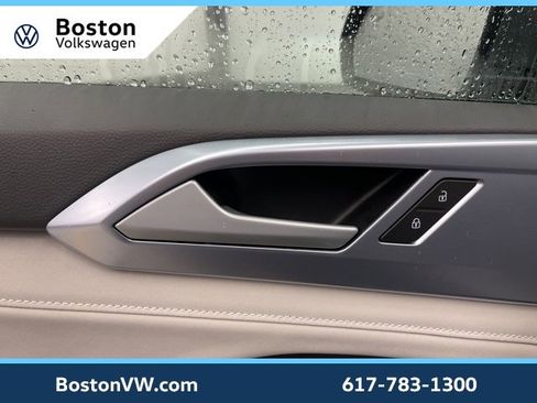 New 2026 Volkswagen Taos SE image 24