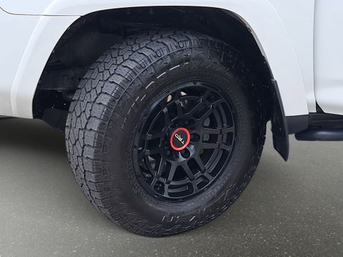 Used 2022 Toyota 4Runner TRD Off-Road Premium AWD/4WD image 30