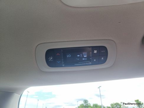 Used 2022 Chrysler Pacifica Touring-L FWD image 54
