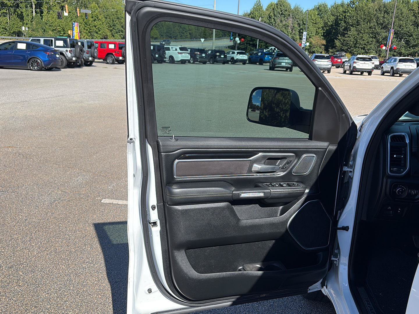 Used 2020 RAM 1500 Laramie AWD/4WD image 9