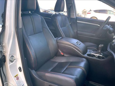 Used 2019 Toyota Highlander SE image 10