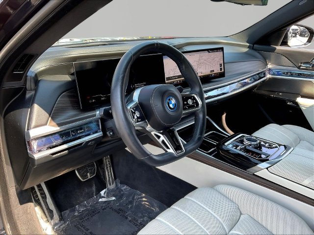 Used 2023 BMW i7 xDrive60 AWD/4WD image 17