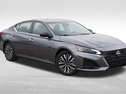 Used 2024 Nissan Altima 2.5 SV