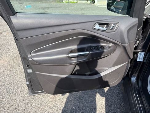 Used 2016 Ford C-MAX Energi SEL w/ Equipment Group 302A FWD image 21