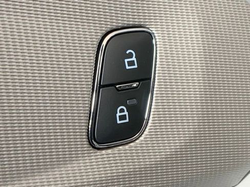 Used 2025 Ford Explorer Active w/ Active Comfort Package image 23