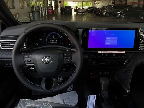 New 2026 Toyota Camry Hybrid FWD image 13