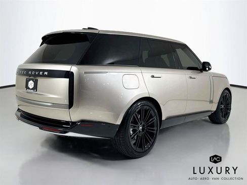 Used 2025 Land Rover Range Rover SE AWD/4WD image 6