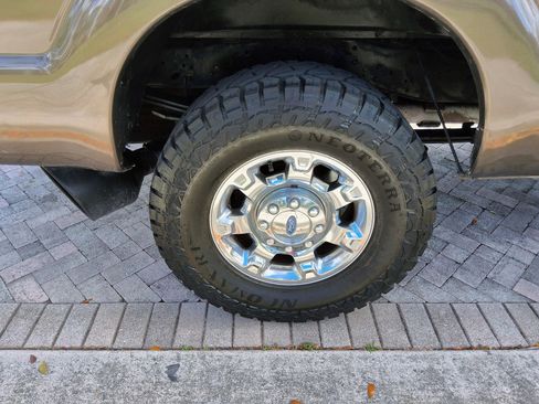 Used 2015 Ford F250 XLT w/ XLT Premium Package image 44