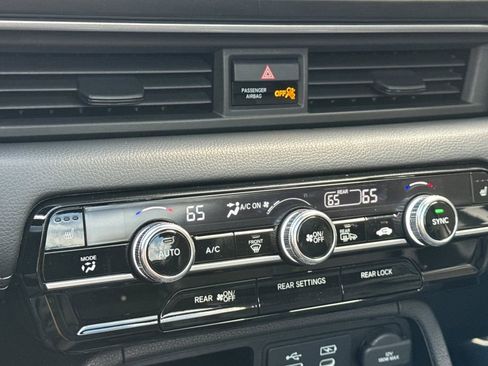 Certified 2024 Honda Pilot Touring image 26