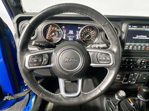 Used 2022 Jeep Wrangler Unlimited Sahara w/ Cold Weather Group AWD/4WD image 17