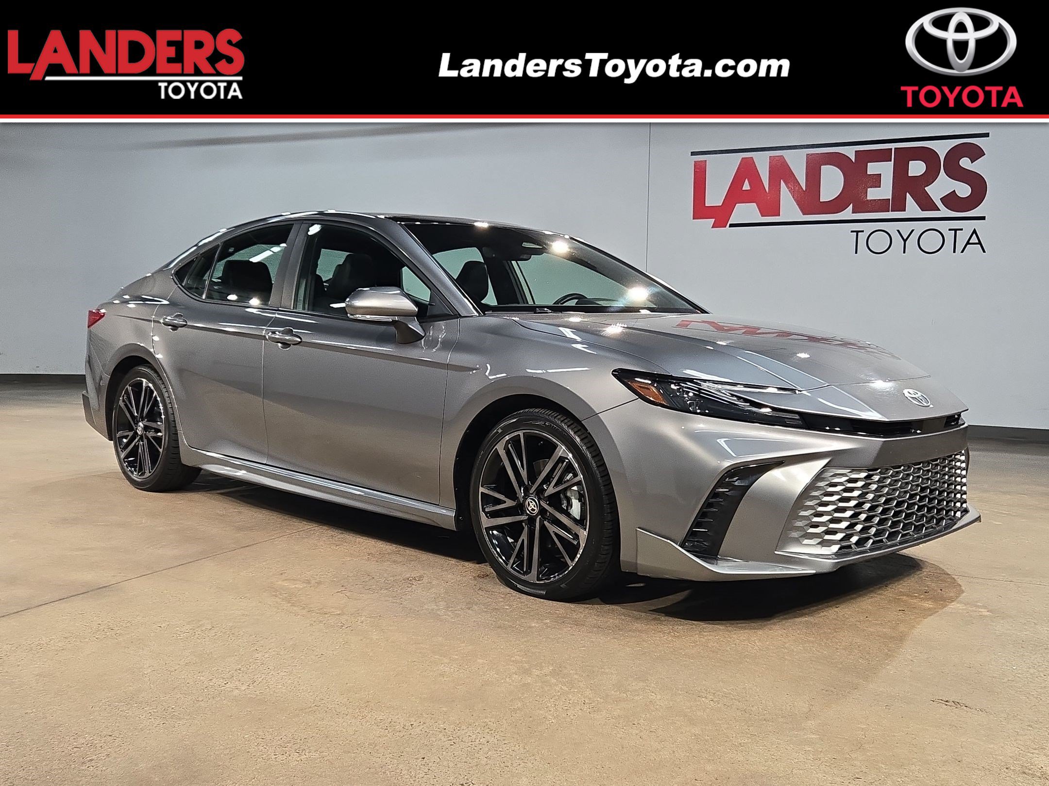 Used 2025 Toyota Camry XSE FWD image 1