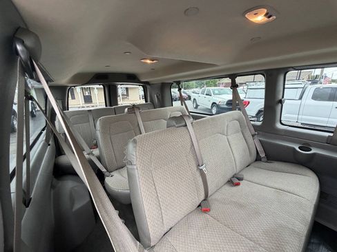 Used 2017 Chevrolet Express 3500 LT w/ LT Preferred Equipment Group RWD image 18