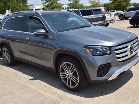 Used 2024 Mercedes-Benz GLS 450 4MATIC image 4