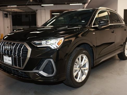 Used 2023 Audi Q3 2.0T Premium image 3