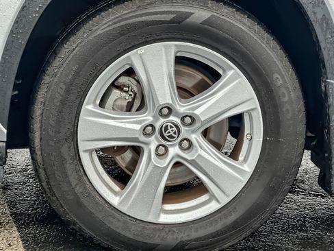 Used 2024 Toyota Highlander LE image 26