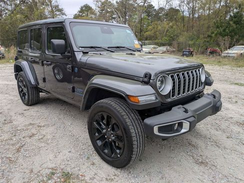 Used 2025 Jeep Wrangler Sahara w/ Safety Group image 5