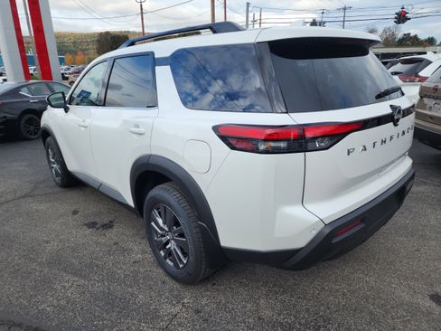 New 2025 Nissan Pathfinder SV image 6