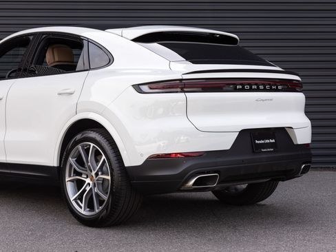 Certified 2026 Porsche Cayenne Coupe AWD/4WD image 11