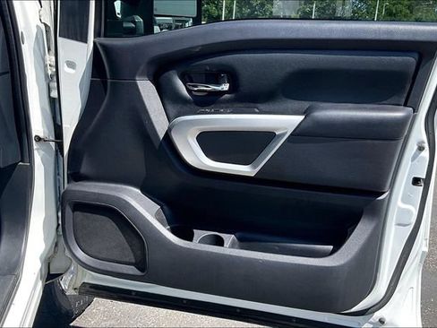 Used 2017 Nissan Titan SV RWD image 23