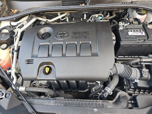 Used 2019 Toyota C-HR XLE image 17