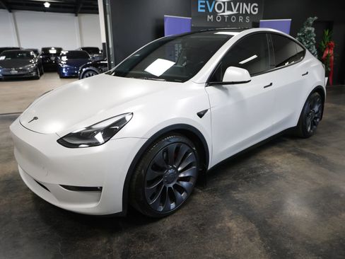 Used 2021 Tesla Model Y Performance image 3