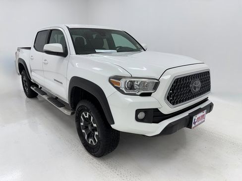 Used 2019 Toyota Tacoma TRD Off-Road image 2
