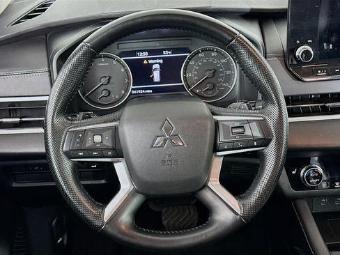 Used 2024 Mitsubishi Outlander SE image 18